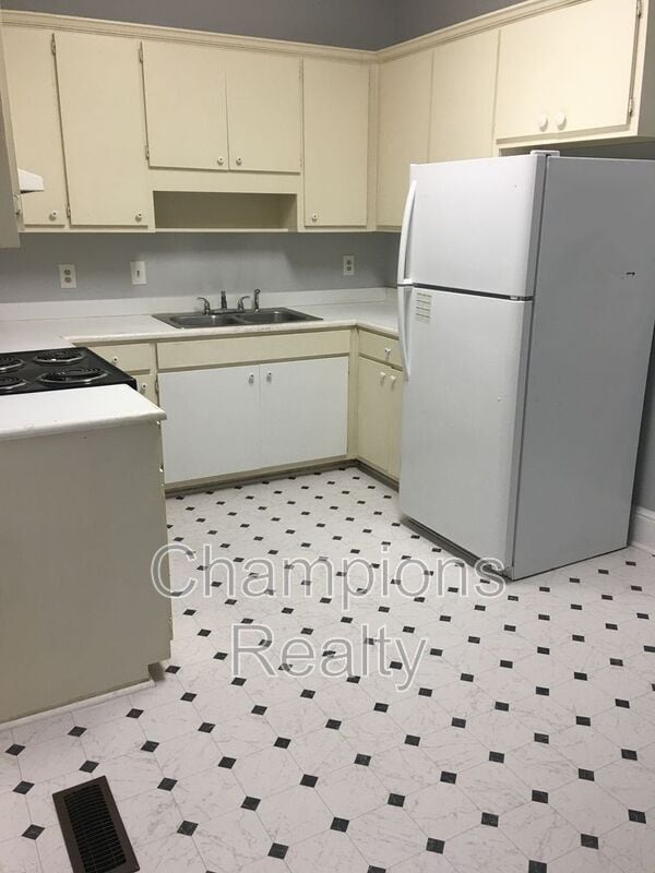 Building Photo - 1540 14th Ave