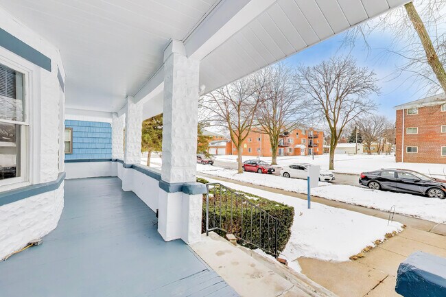 Foto del edificio - 1638 Oakwood Ave