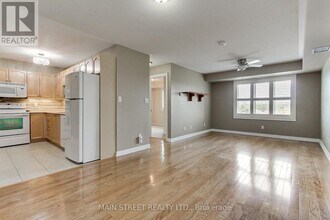 Building Photo - 500 Mapleview Dr W
