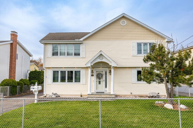 Building Photo - 16 Miano Dr