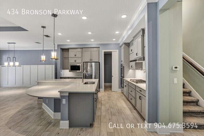 Foto del edificio - 434 Bronson Pkwy