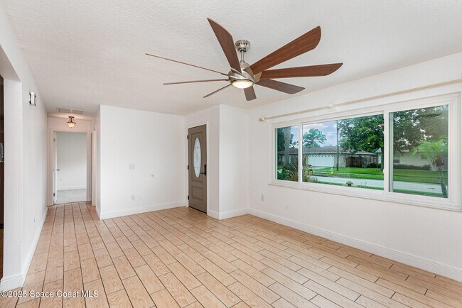 Building Photo - 986 Sycamore Dr