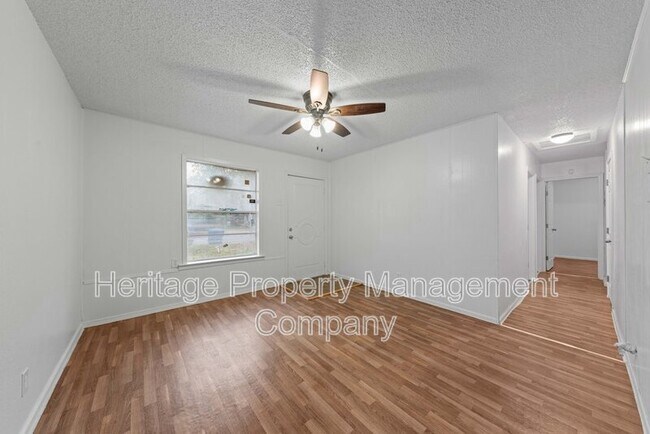 Building Photo - 511 Pecan Valley Dr