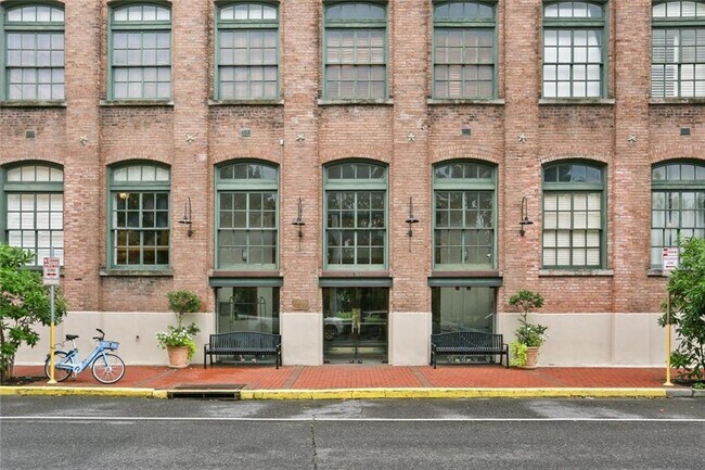 1107 S Peters St Unit 325  