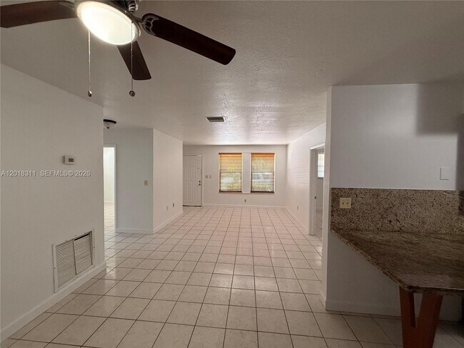 Foto del edificio - 311 NE 57th St