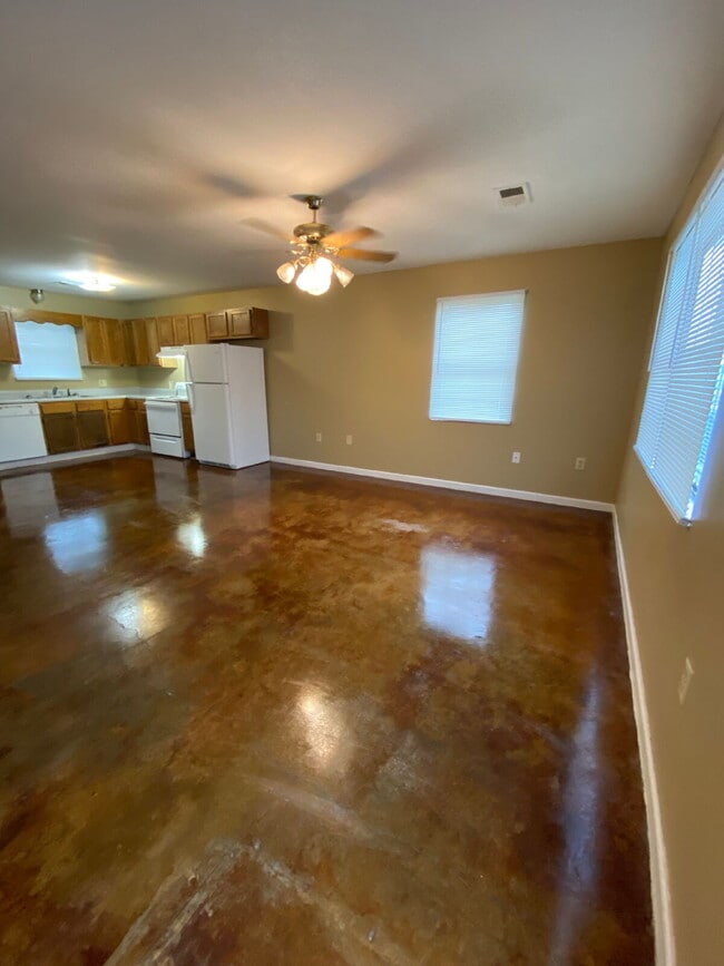 Building Photo - "Charming 2-Bedroom Home Retreat in Bono -...