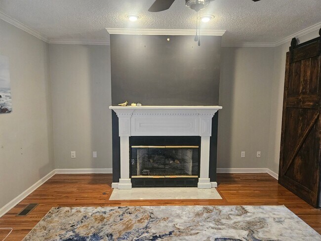 Building Photo - Knoxville 37934 - 4 bedroom, 2.5 bath - call Karen Robertson 865-454-7626