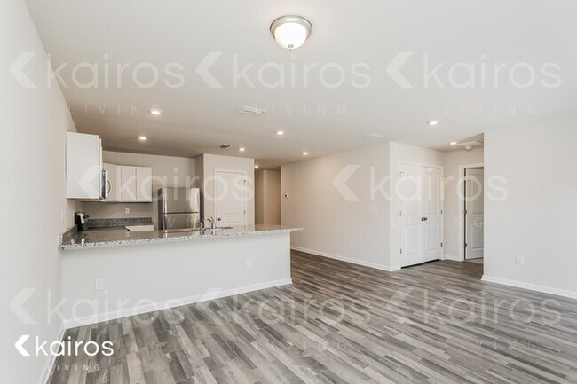 Foto del edificio - 832 Whispering Creek Ave.