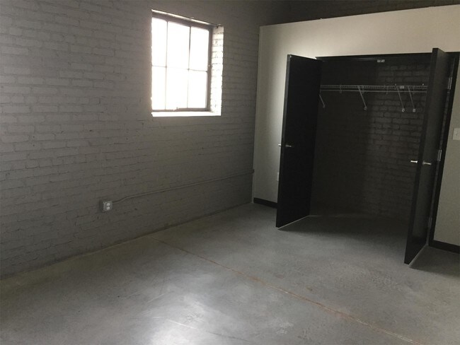 Building Photo - 103 Pendleton St
