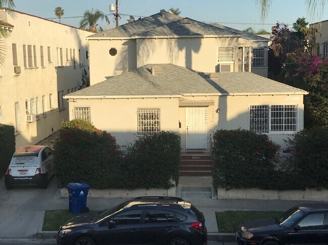 Building Photo - 408 N Sierra Bonita Ave