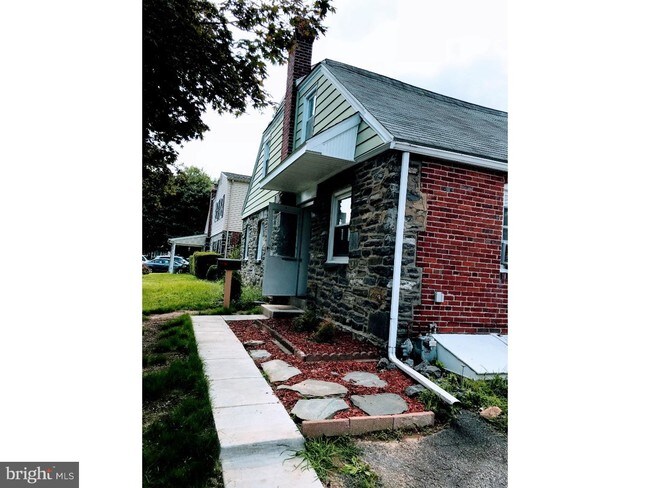 Building Photo - 727 W Penn Pines Blvd