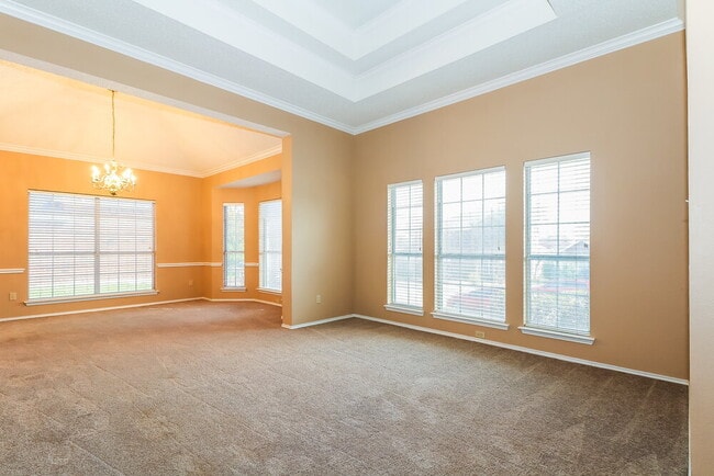 Building Photo - 713 Claire View Dr