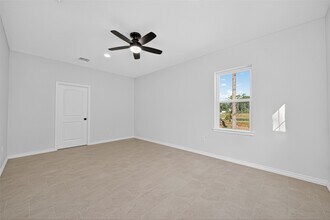 Building Photo - 10594 Rustling Oaks Dr