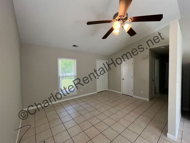 Building Photo - Nice 3 bedroom 1.5 bathroom home in Mint Hill