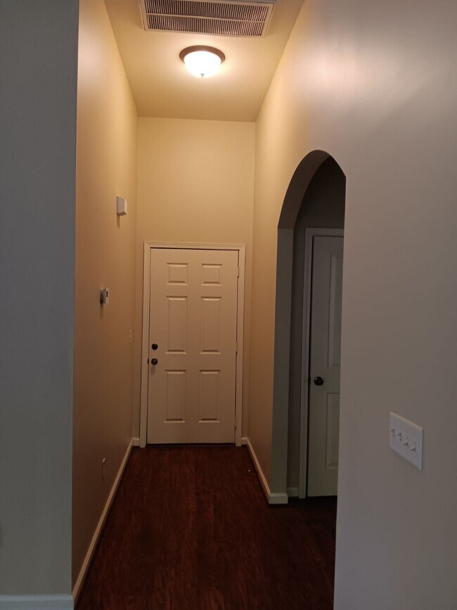 Foyer and hallway closet - 1007 Meriweather Dr
