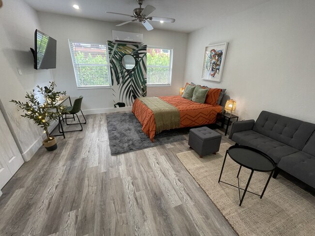 Building Photo - 522 NW 11th Ave