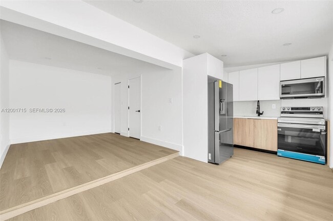 Building Photo - 1611 NE 50th Ct
