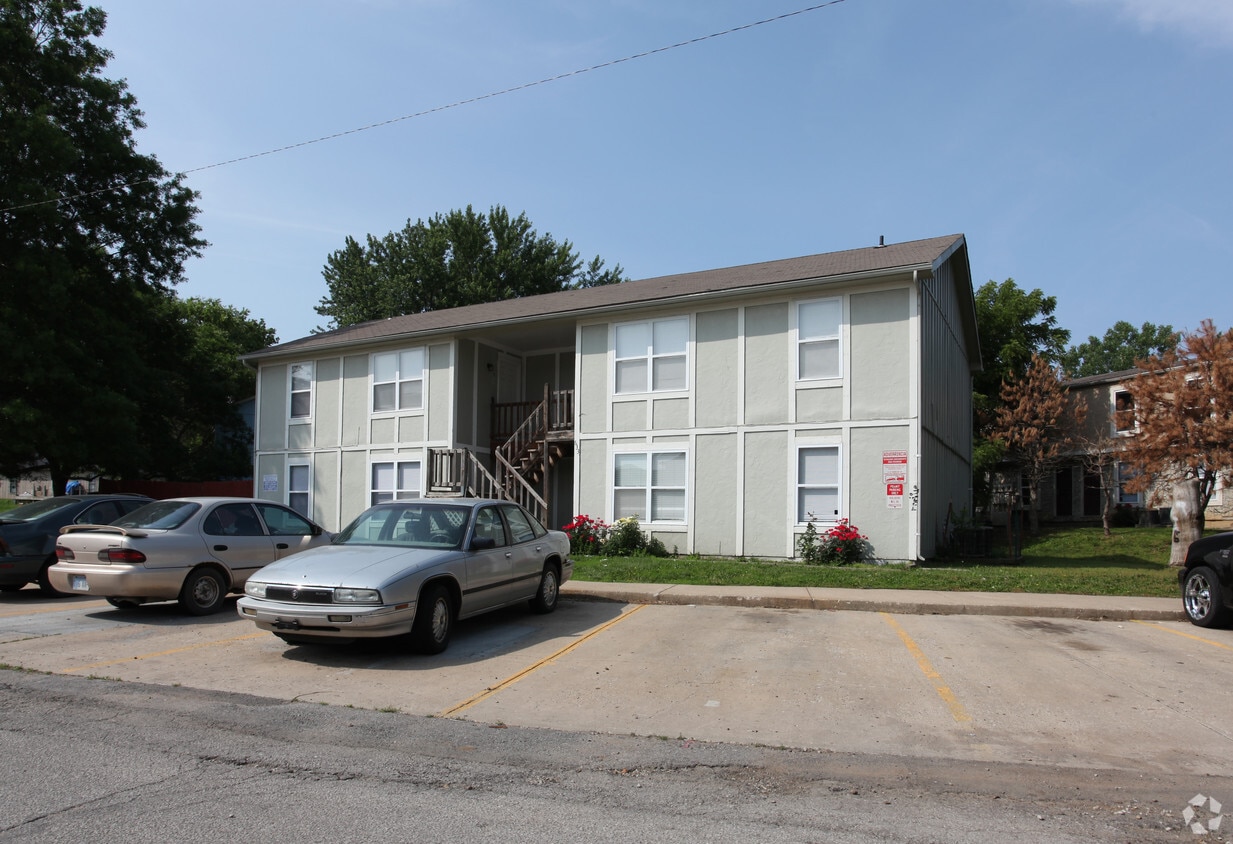 600609 S Lakehurst Dr, Olathe, KS 66061 Apartments in Olathe, KS