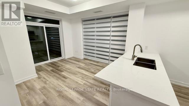 Primary Photo - 470 Dundas St E