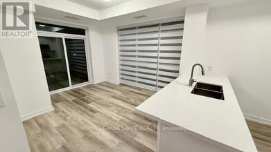 Building Photo - 470 Dundas St E