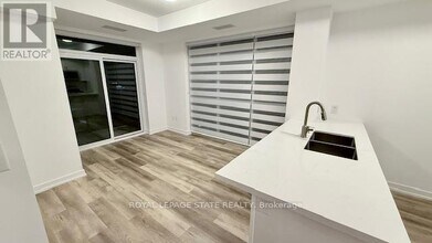 Building Photo - 470 Dundas St E