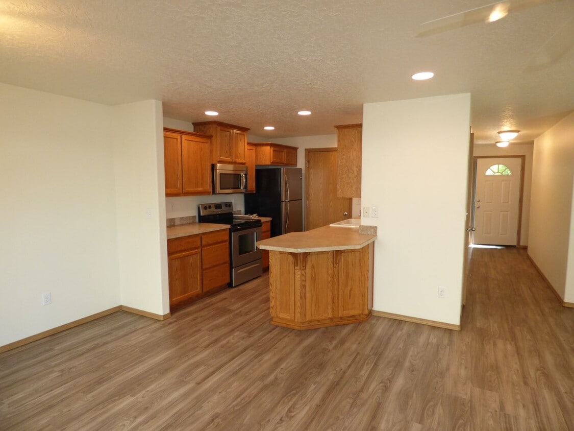 Foto principal - 640-642 Broad St Monmouth, OR 97351