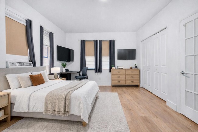 Building Photo - 1554 SW 5th St