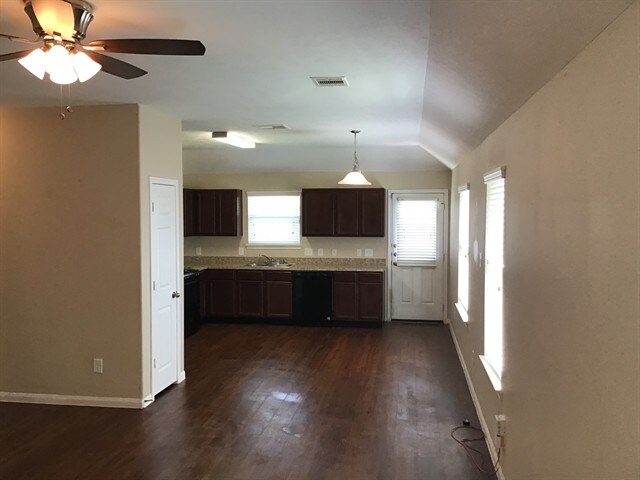 Foto del edificio - 8727 Doskocil Dr