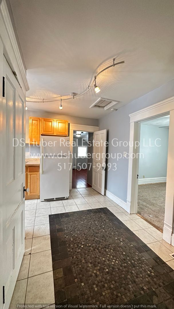 Building Photo - 420 W Maple St