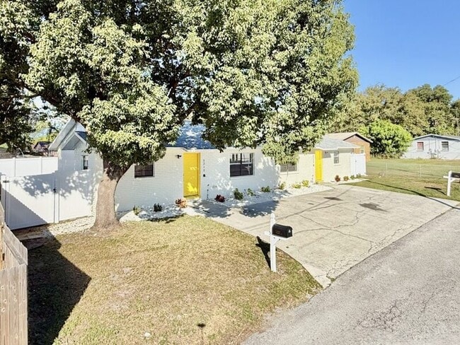 Foto del edificio - 5212 Peach Ave