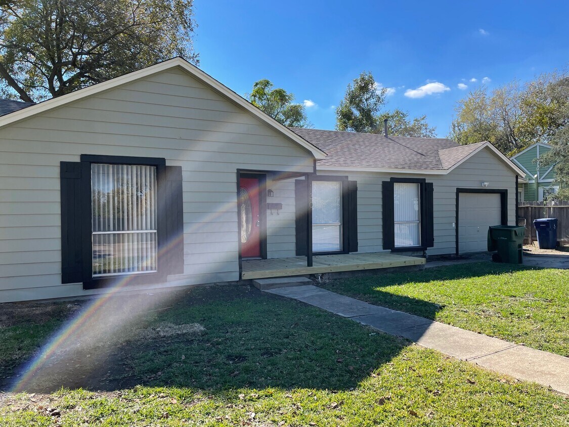 130 W Avenue D, Garland, TX 75040 House Rental in Garland, TX