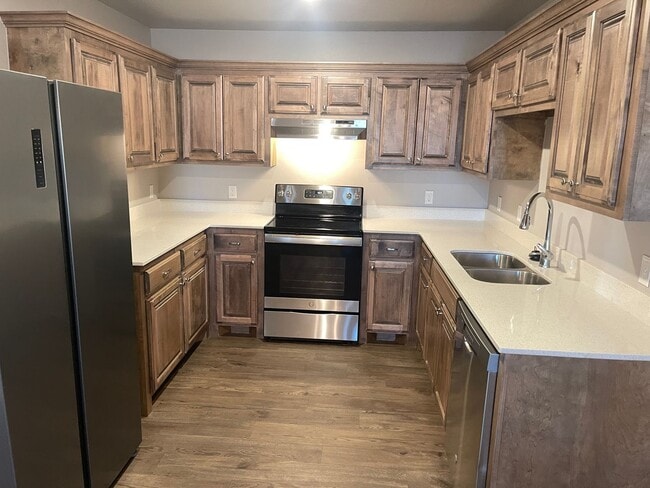 Building Photo - 55+ Community! 2 bedrooms, 2 full bathrooms, stainless appliances, quiet safe community for ages ...