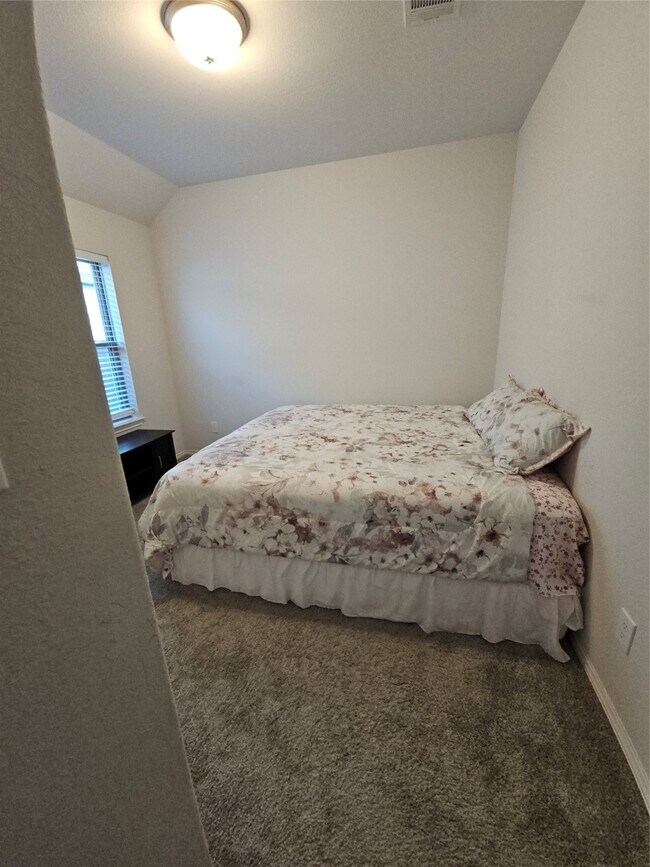 Foto del edificio - 24930 Tidmor Ln