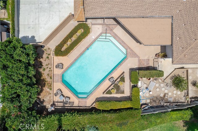 Building Photo - 2328 E Vine Ave