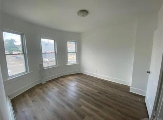 Foto del edificio - 220 Maplewood Ave