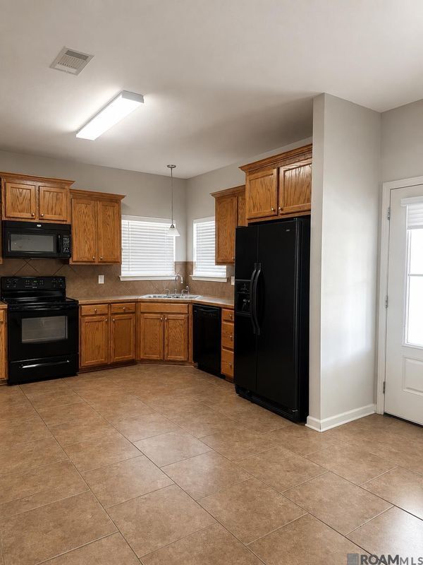 Building Photo - 40313 Coldwater Landing