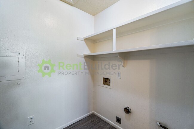 Building Photo - 9716 Comanche Rd NE
