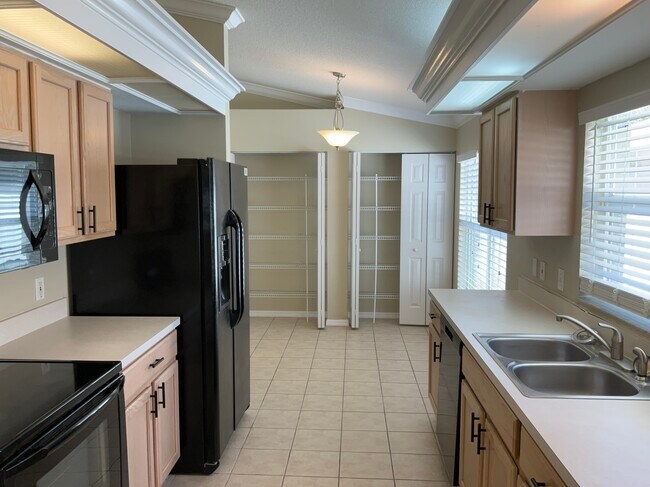 Foto del edificio - 27512 Sky Lake Cir