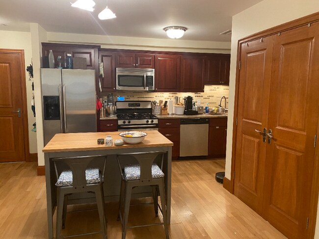 Foto del edificio - 2440 Massachusetts Ave