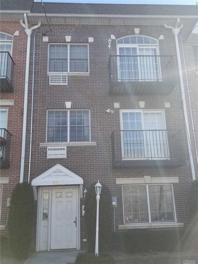 Primary Photo - 9526 Schenck St