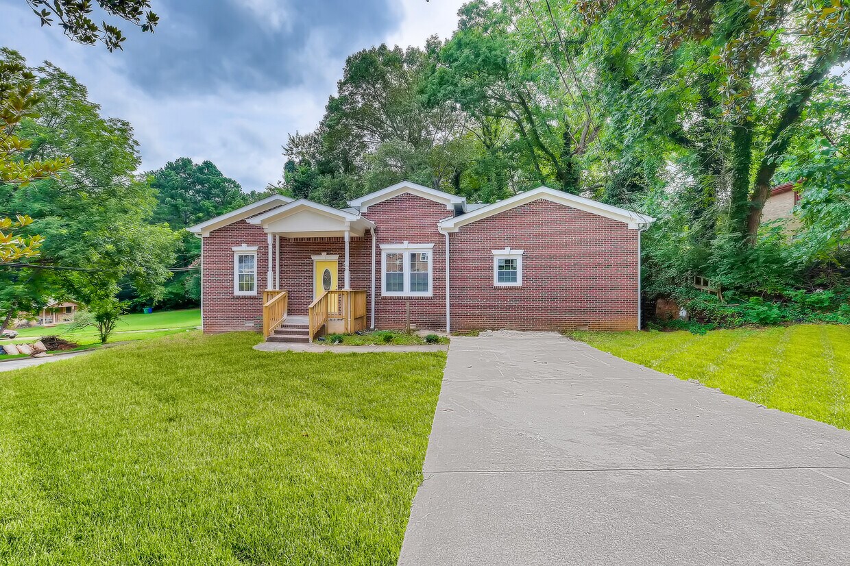 647 Gibbons Dr, Scottdale, GA 30079 House for Rent in Scottdale, GA