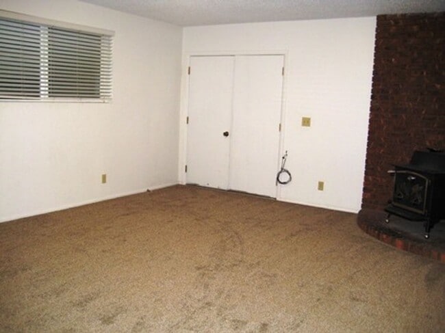 Building Photo - 3-BR Duplex in Santa Clara