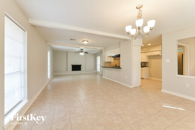 Building Photo - 214 Oakwood Dr
