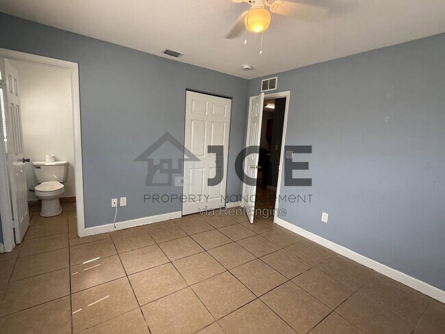 Foto del edificio - 1218 W 25th St