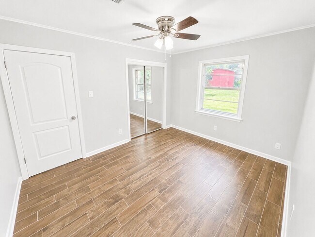 Foto del edificio - Charming 3-Bedroom Home with Spacious Backyard!