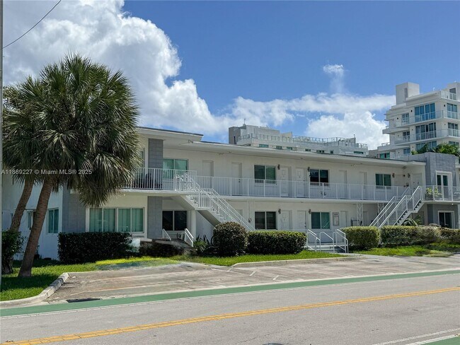 Foto del edificio - 10101 W Bay Harbor Dr