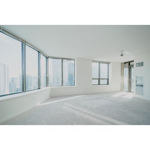 Building Photo - 400 N La Salle St