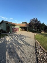 Building Photo - 142 Delft Dr
