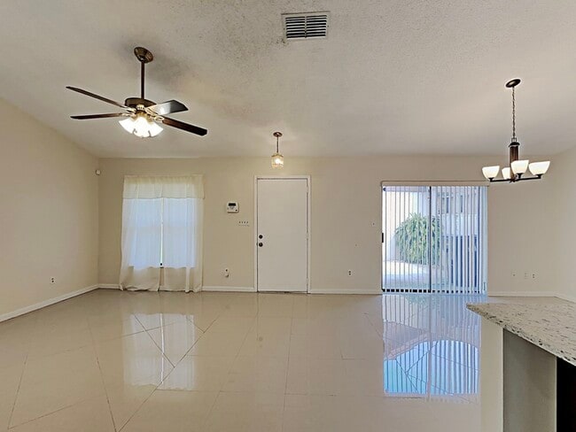 Foto del edificio - 1424 Drayton Ct