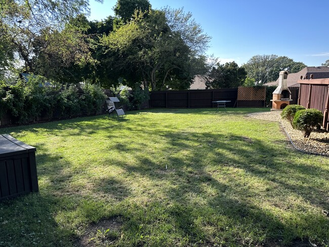 Fenced back yard. - 23 Fernwood Rd